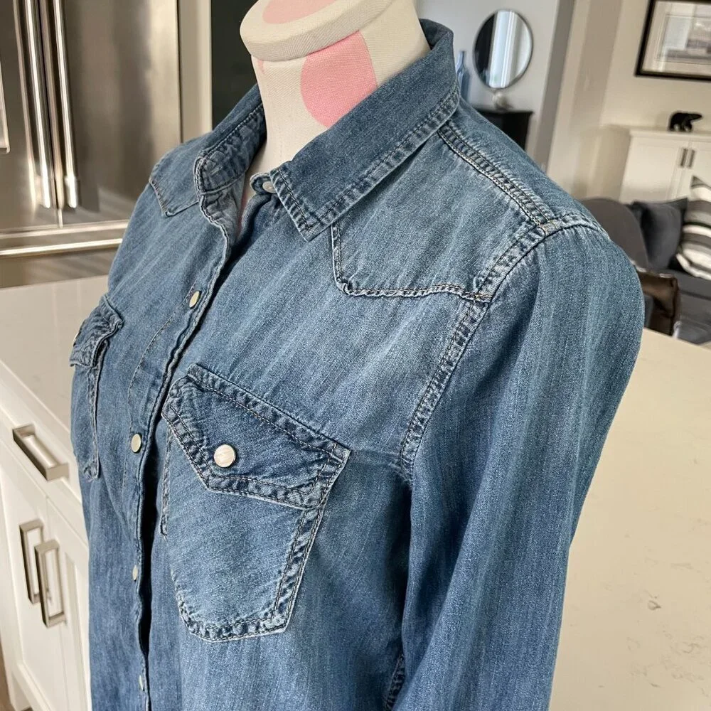 GAP Denim LS Western Cowgirl Denim Shirt Pearl Snap Close Med Wash Indigo Blue S - Picture 4 of 12